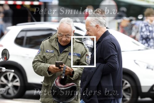 Amsterdam 16 september 2024
Oscar Hammerstein en Bram Moszkowicz na een lunch in Amsterdam zuid . Oscar is op zijn BMW Motor