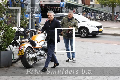 Amsterdam 16 september 2024
Oscar Hammerstein en Bram Moszkowicz na een lunch in Amsterdam zuid . Oscar is op zijn BMW Motor