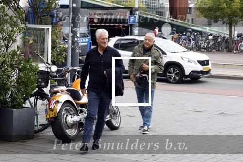 Amsterdam 16 september 2024
Oscar Hammerstein en Bram Moszkowicz na een lunch in Amsterdam zuid . Oscar is op zijn BMW Motor