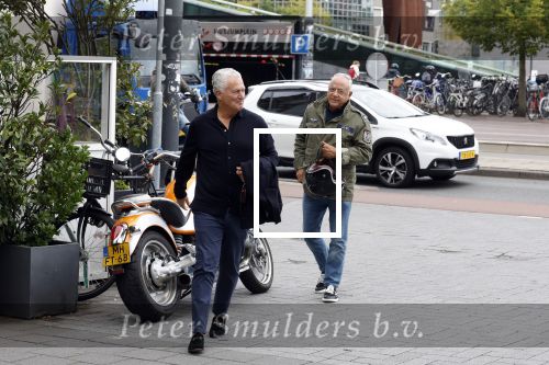 Amsterdam 16 september 2024
Oscar Hammerstein en Bram Moszkowicz na een lunch in Amsterdam zuid . Oscar is op zijn BMW Motor