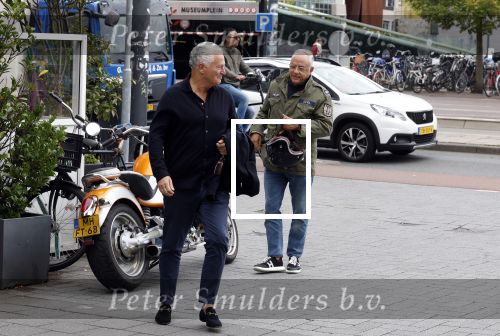 Amsterdam 16 september 2024
Oscar Hammerstein en Bram Moszkowicz na een lunch in Amsterdam zuid . Oscar is op zijn BMW Motor
