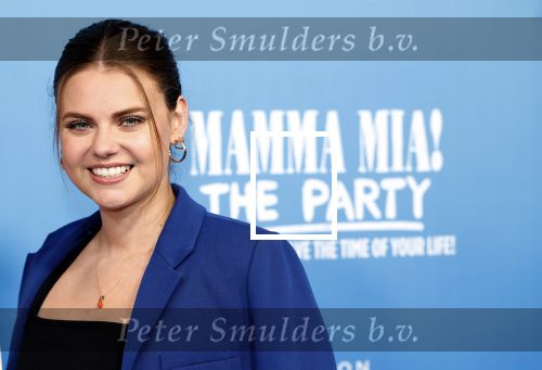 Rotterdam 27 september 2024
Premiere Mamma mia the party in  Schiecentrale. Britt Scholte met een vriendin