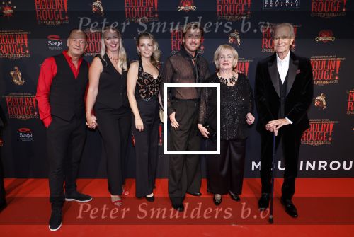 Utrecht 19 september 2024
Premiere Moulin Rouge in het Beatrix theater. Ron Boszhard met vriendin Herald Alofs en de ouders van Carlo Boszhard