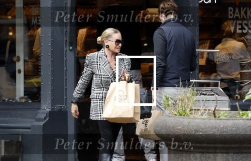 Amsterdam 16 september 2024
Connie Witteman doet boodschappen in haar CCCC Karretje in Amsterdam zuid