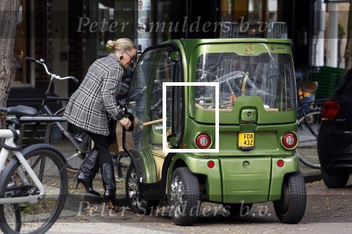 Amsterdam 16 september 2024
Connie Witteman doet boodschappen in haar CCCC Karretje in Amsterdam zuid
