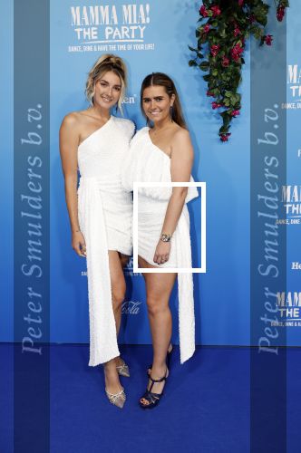 Rotterdam 27 september 2024
Premiere Mamma mia the party in  Schiecentrale. Denise Speelman met een vriendin