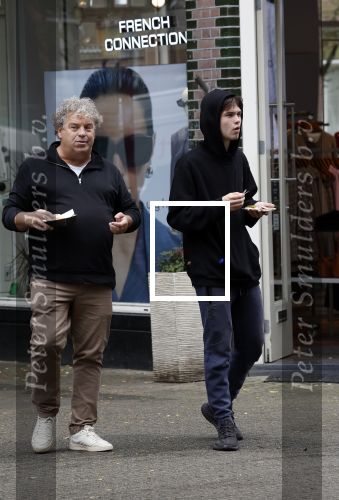 Amsterdam 26 september 2024
Dirk Zeelenberg met zoon op de cornelis schuytstraat.