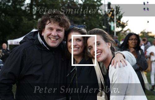 Amsterdam 13 september 2024
Koningin Maxima bezoekt concert van concertgebouw orkest in het Nelson Madela Park. Dominic Seldes met zijn vrouw en ...