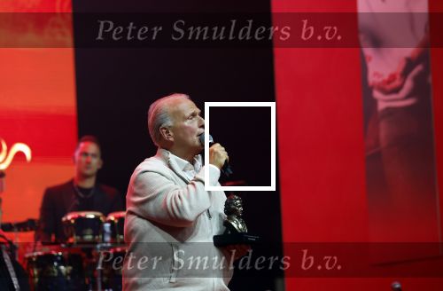 Tilburg 30 september 2024
Uitreiking Buma Prijzen bij 013 in Tilburg .  Emile Hartkamp met Ben Cramer en zoon