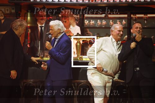 Tilburg 30 september 2024
Uitreiking Buma Prijzen bij 013 in Tilburg .  Emile Hartkamp met Ben Cramer en zoon
