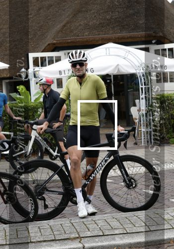 Blaricum 4 september 2024
Fietstocht met allemaal specialized S Works fietsen vanaf Blushing Blaricum van Gordon .
Oa doen mee , Winston Gerschtanowitz Louis Talpe Mark Tuitert Laurens ten Dam Roxane Knetemann Thomas v d Vlucht Johan Museeuw Thomas Dekker Ireen Wust Erben Wennemars  Joy Beune en haar partner Kjeld Nuis .