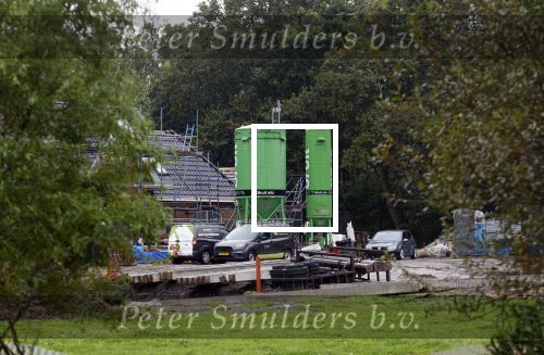 Noordwijkerhout 27 september 2024
Maxime Meiland en Leroy hebben vandaag de eerste paal van hun huis geslagen . Er zijn ook twee extra grote schuren geplaatst