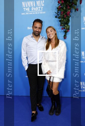 Rotterdam 27 september 2024
Premiere Mamma mia the party in  Schiecentrale. Fawrynotsawry met een vriendin