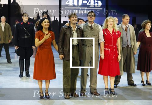 Barneveld 21 september 2024
Premiere Musical 40-45 met in de hoofdrollen Soy Kroon Dorian Bindels Niniane Everaert Gaia Aikman Babette v Veen Sjoerd Pleijsier en Kees Boot .