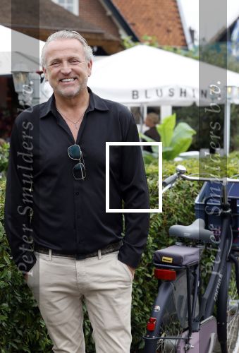 Blaricum 4 september 2024
Fietstocht met allemaal specialized S Works fietsen vanaf Blushing Blaricum van Gordon .
Oa doen mee , Winston Gerschtanowitz Louis Talpe Mark Tuitert Laurens ten Dam Roxane Knetemann Thomas v d Vlucht Johan Museeuw Thomas Dekker Ireen Wust Erben Wennemars  Joy Beune en haar partner Kjeld Nuis .
