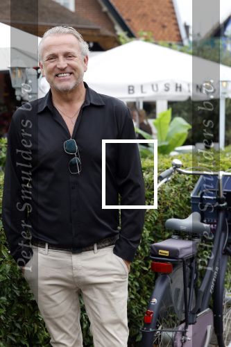 Blaricum 4 september 2024
Fietstocht met allemaal specialized S Works fietsen vanaf Blushing Blaricum van Gordon .
Oa doen mee , Winston Gerschtanowitz Louis Talpe Mark Tuitert Laurens ten Dam Roxane Knetemann Thomas v d Vlucht Johan Museeuw Thomas Dekker Ireen Wust Erben Wennemars  Joy Beune en haar partner Kjeld Nuis .
