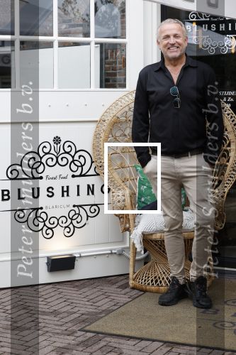 Blaricum 4 september 2024
Fietstocht met allemaal specialized S Works fietsen vanaf Blushing Blaricum van Gordon .
Oa doen mee , Winston Gerschtanowitz Louis Talpe Mark Tuitert Laurens ten Dam Roxane Knetemann Thomas v d Vlucht Johan Museeuw Thomas Dekker Ireen Wust Erben Wennemars  Joy Beune en haar partner Kjeld Nuis .