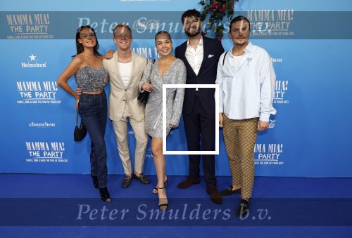 Rotterdam 27 september 2024
Premiere Mamma mia the party in  Schiecentrale. Holly Brood kwam met vrienden