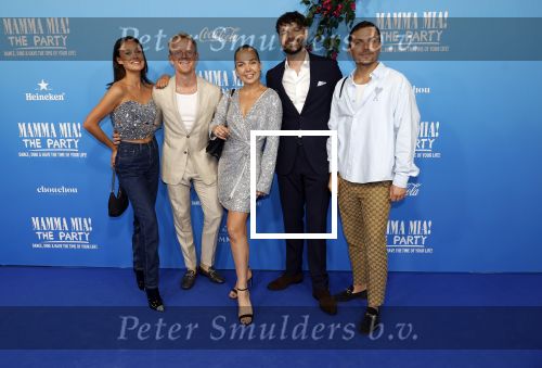Rotterdam 27 september 2024
Premiere Mamma mia the party in  Schiecentrale. Holly Brood kwam met vrienden
