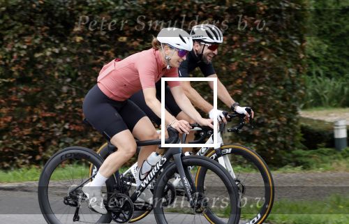 Blaricum 4 september 2024
Fietstocht met allemaal specialized S Works fietsen vanaf Blushing Blaricum van Gordon .
Oa doen mee , Winston Gerschtanowitz Louis Talpe Mark Tuitert Laurens ten Dam Roxane Knetemann Thomas v d Vlucht Johan Museeuw Thomas Dekker Ireen Wust Erben Wennemars  Joy Beune en haar partner Kjeld Nuis .