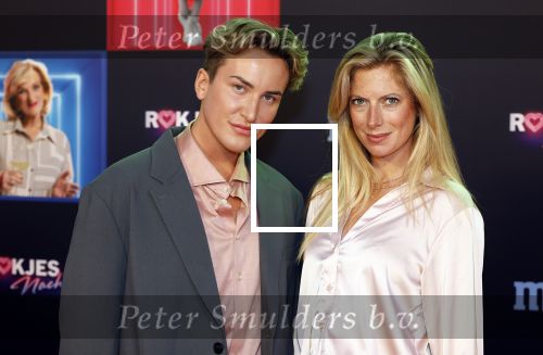 Den Bosch 28 september 2024
Premiere Rokjesdag in de Brabant hallen met in de cast oa Abbey Hoes, Leo Alkemade, Brigitte Heitzer, Lykele Muus, Bertrie Wierenga en Kiefer Zwart.Daarnaast zijn er onder meer rollen weggelegd voor Sinan Eroglu, Peter Bolhuis, Tineke Schouten, Patrick Martens en Maaike Martens. Iris de Rooij en Lucas Kamphuis