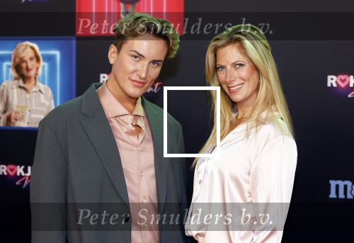 Den Bosch 28 september 2024
Premiere Rokjesdag in de Brabant hallen met in de cast oa Abbey Hoes, Leo Alkemade, Brigitte Heitzer, Lykele Muus, Bertrie Wierenga en Kiefer Zwart.Daarnaast zijn er onder meer rollen weggelegd voor Sinan Eroglu, Peter Bolhuis, Tineke Schouten, Patrick Martens en Maaike Martens. Iris de Rooij en Lucas Kamphuis