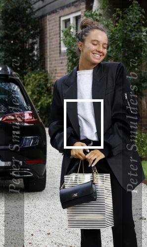 Huizen 14 september 2024
Marco Borsato Leontine Ruiters Jada Borsato Luca Borsato vieren de 23e verjaardag van Senna Borsato bij Leontine in de tuin van haar huis . Obi Ruiters waakt