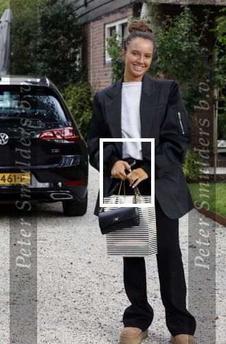 Huizen 14 september 2024
Marco Borsato Leontine Ruiters Jada Borsato Luca Borsato vieren de 23e verjaardag van Senna Borsato bij Leontine in de tuin van haar huis . Obi Ruiters waakt