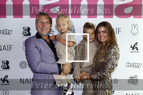 Amsterdam 11 september 2024
Fabulous Mama awards in All out in Amsterdam. Jan Dulles en zijn vrouw Caroline Mol en hun kinderen
