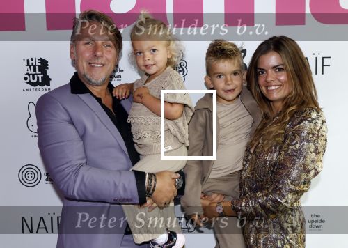 Amsterdam 11 september 2024
Fabulous Mama awards in All out in Amsterdam. Jan Dulles en zijn vrouw Caroline Mol en hun kinderen