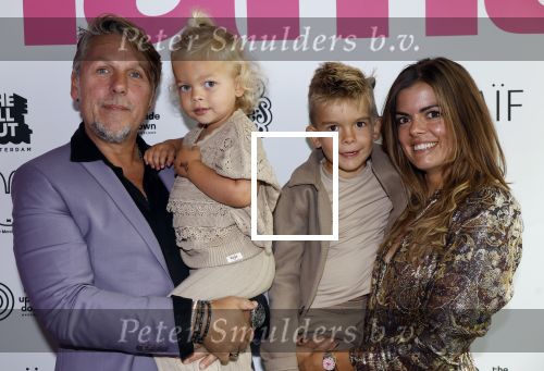 Amsterdam 11 september 2024
Fabulous Mama awards in All out in Amsterdam. Jan Dulles en zijn vrouw Caroline Mol en hun kinderen