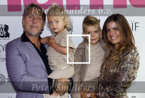 Amsterdam 11 september 2024
Fabulous Mama awards in All out in Amsterdam. Jan Dulles en zijn vrouw Caroline Mol en hun kinderen