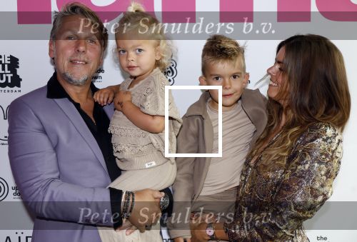 Amsterdam 11 september 2024
Fabulous Mama awards in All out in Amsterdam. Jan Dulles en zijn vrouw Caroline Mol en hun kinderen