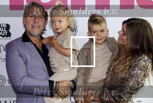 Amsterdam 11 september 2024
Fabulous Mama awards in All out in Amsterdam. Jan Dulles en zijn vrouw Caroline Mol en hun kinderen