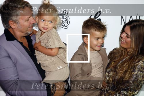 Amsterdam 11 september 2024
Fabulous Mama awards in All out in Amsterdam. Jan Dulles en zijn vrouw Caroline Mol en hun kinderen