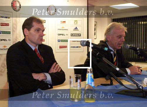 Rotterdam 20 december 1998
Persconferentie na Feyenoord-AJAX, eindstand 1-1
op de foto Jan Wouters en Leo Beenhakker achter de microfoon

FOTO PETER SMULDERS BV