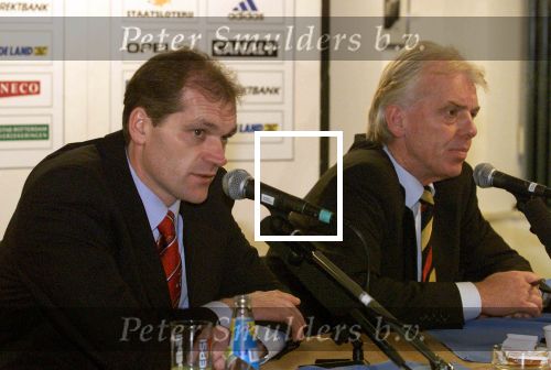 Rotterdam, 20 december 1998
Persconferentie na afloop van Feyenoord-AJAX met een einstand van 1-1
Op de foto de beide coaches Leo Beenhakker en Jan Wouters


FOTO PETER SMULDERS BV
