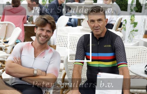 Blaricum 4 september 2024
Fietstocht met allemaal specialized S Works fietsen vanaf Blushing Blaricum van Gordon .
Oa doen mee , Winston Gerschtanowitz Louis Talpe Mark Tuitert Laurens ten Dam Roxane Knetemann Thomas v d Vlucht Johan Museeuw Thomas Dekker Ireen Wust Erben Wennemars  Joy Beune en haar partner Kjeld Nuis .