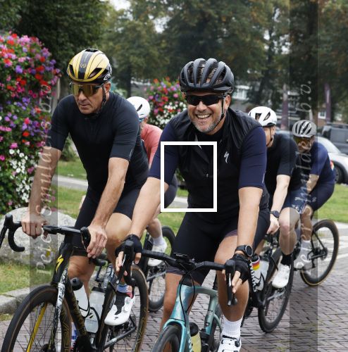 Blaricum 4 september 2024
Fietstocht met allemaal specialized S Works fietsen vanaf Blushing Blaricum van Gordon .
Oa doen mee , Winston Gerschtanowitz Louis Talpe Mark Tuitert Laurens ten Dam Roxane Knetemann Thomas v d Vlucht Johan Museeuw Thomas Dekker Ireen Wust Erben Wennemars  Joy Beune en haar partner Kjeld Nuis .