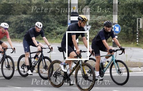Blaricum 4 september 2024
Fietstocht met allemaal specialized S Works fietsen vanaf Blushing Blaricum van Gordon .
Oa doen mee , Winston Gerschtanowitz Louis Talpe Mark Tuitert Laurens ten Dam Roxane Knetemann Thomas v d Vlucht Johan Museeuw Thomas Dekker Ireen Wust Erben Wennemars  Joy Beune en haar partner Kjeld Nuis .