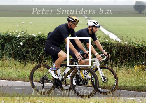 Blaricum 4 september 2024
Fietstocht met allemaal specialized S Works fietsen vanaf Blushing Blaricum van Gordon .
Oa doen mee , Winston Gerschtanowitz Louis Talpe Mark Tuitert Laurens ten Dam Roxane Knetemann Thomas v d Vlucht Johan Museeuw Thomas Dekker Ireen Wust Erben Wennemars  Joy Beune en haar partner Kjeld Nuis .