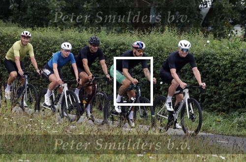Blaricum 4 september 2024
Fietstocht met allemaal specialized S Works fietsen vanaf Blushing Blaricum van Gordon .
Oa doen mee , Winston Gerschtanowitz Louis Talpe Mark Tuitert Laurens ten Dam Roxane Knetemann Thomas v d Vlucht Johan Museeuw Thomas Dekker Ireen Wust Erben Wennemars  Joy Beune en haar partner Kjeld Nuis .