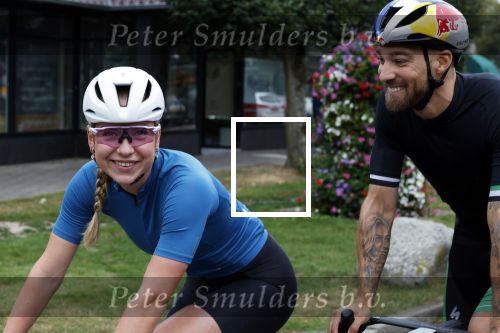 Blaricum 4 september 2024
Fietstocht met allemaal specialized S Works fietsen vanaf Blushing Blaricum van Gordon .
Oa doen mee , Winston Gerschtanowitz Louis Talpe Mark Tuitert Laurens ten Dam Roxane Knetemann Thomas v d Vlucht Johan Museeuw Thomas Dekker Ireen Wust Erben Wennemars  Joy Beune en haar partner Kjeld Nuis . Kjeld heeft een grote Tattoo op zijn arm met daarop Joy Beune