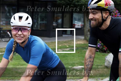 Blaricum 4 september 2024
Fietstocht met allemaal specialized S Works fietsen vanaf Blushing Blaricum van Gordon .
Oa doen mee , Winston Gerschtanowitz Louis Talpe Mark Tuitert Laurens ten Dam Roxane Knetemann Thomas v d Vlucht Johan Museeuw Thomas Dekker Ireen Wust Erben Wennemars  Joy Beune en haar partner Kjeld Nuis . Kjeld heeft een grote Tattoo op zijn arm met daarop Joy Beune