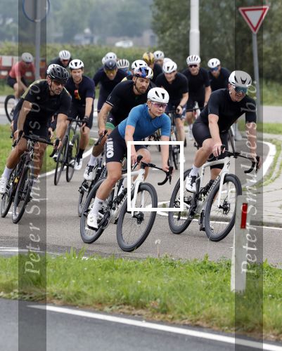 Blaricum 4 september 2024
Fietstocht met allemaal specialized S Works fietsen vanaf Blushing Blaricum van Gordon .
Oa doen mee , Winston Gerschtanowitz Louis Talpe Mark Tuitert Laurens ten Dam Roxane Knetemann Thomas v d Vlucht Johan Museeuw Thomas Dekker Ireen Wust Erben Wennemars  Joy Beune en haar partner Kjeld Nuis .
