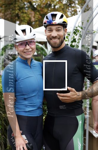 Blaricum 4 september 2024
Fietstocht met allemaal specialized S Works fietsen vanaf Blushing Blaricum van Gordon .
Oa doen mee , Winston Gerschtanowitz Louis Talpe Mark Tuitert Laurens ten Dam Roxane Knetemann Thomas v d Vlucht Johan Museeuw Thomas Dekker Ireen Wust Erben Wennemars  Joy Beune en haar partner Kjeld Nuis .