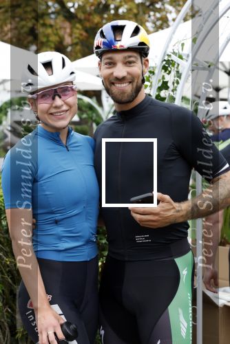 Blaricum 4 september 2024
Fietstocht met allemaal specialized S Works fietsen vanaf Blushing Blaricum van Gordon .
Oa doen mee , Winston Gerschtanowitz Louis Talpe Mark Tuitert Laurens ten Dam Roxane Knetemann Thomas v d Vlucht Johan Museeuw Thomas Dekker Ireen Wust Erben Wennemars  Joy Beune en haar partner Kjeld Nuis .