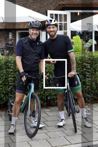 Blaricum 4 september 2024
Fietstocht met allemaal specialized S Works fietsen vanaf Blushing Blaricum van Gordon .
Oa doen mee , Winston Gerschtanowitz Louis Talpe Mark Tuitert Laurens ten Dam Roxane Knetemann Thomas v d Vlucht Johan Museeuw Thomas Dekker Ireen Wust Erben Wennemars  Joy Beune en haar partner Kjeld Nuis .