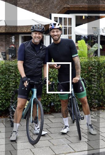 Blaricum 4 september 2024
Fietstocht met allemaal specialized S Works fietsen vanaf Blushing Blaricum van Gordon .
Oa doen mee , Winston Gerschtanowitz Louis Talpe Mark Tuitert Laurens ten Dam Roxane Knetemann Thomas v d Vlucht Johan Museeuw Thomas Dekker Ireen Wust Erben Wennemars  Joy Beune en haar partner Kjeld Nuis .
