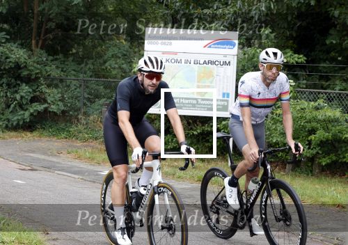 Blaricum 4 september 2024
Fietstocht met allemaal specialized S Works fietsen vanaf Blushing Blaricum van Gordon .
Oa doen mee , Winston Gerschtanowitz Louis Talpe Mark Tuitert Laurens ten Dam Roxane Knetemann Thomas v d Vlucht Johan Museeuw Thomas Dekker Ireen Wust Erben Wennemars  Joy Beune en haar partner Kjeld Nuis .